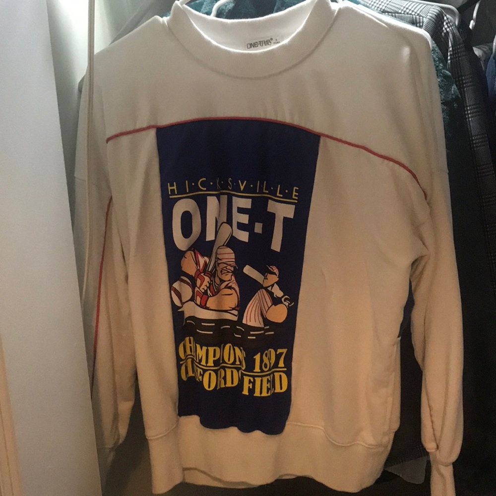 white sweatshirt size S